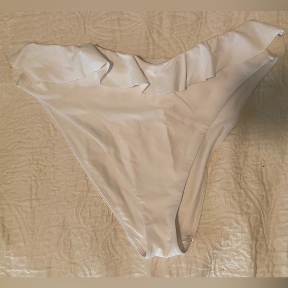 NWOT Show Me Your MuMu Ruffle White Bottom - Picture 3 of 4